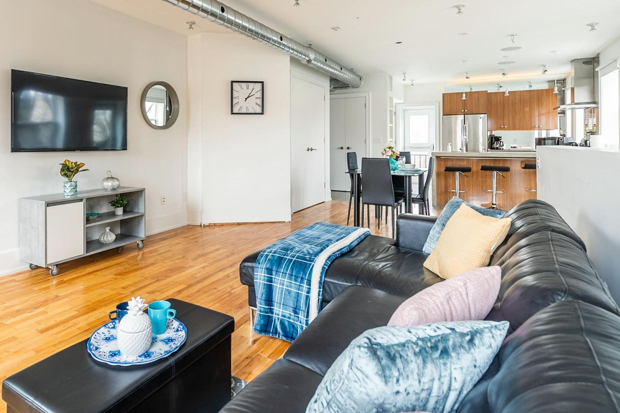 Spacious 2 Bedroom Loft In Sought After Leslieville Toronto Exterior photo